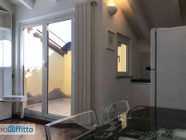 Bilocale arredato con terrazzo Centro