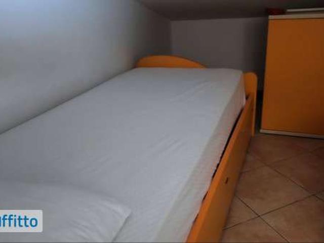 Bilocale arredato con terrazzo Centro