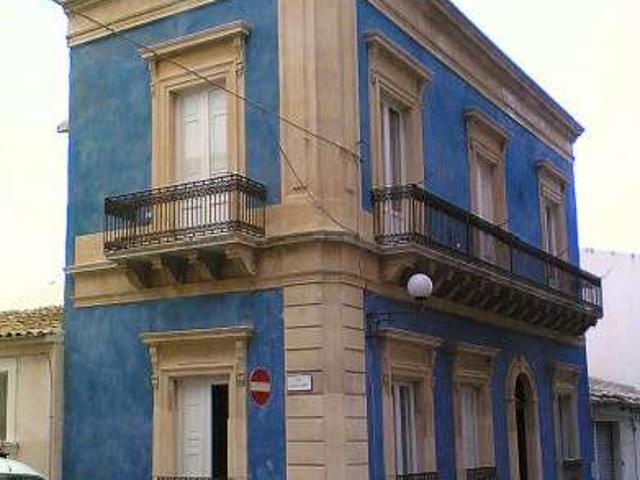 Bilocale arredato con terrazzo Centro