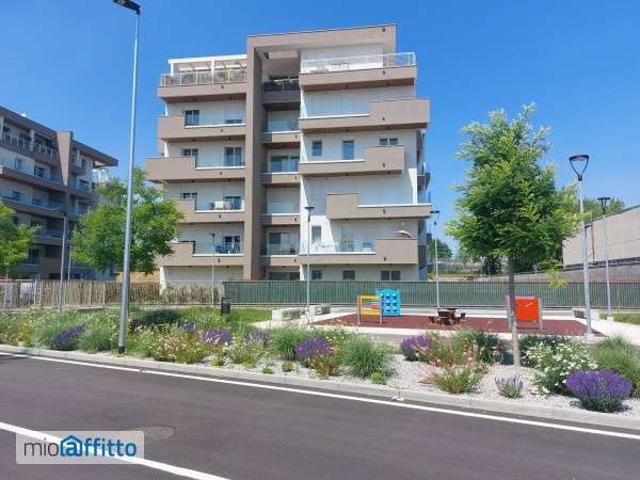 Bilocale arredato con terrazzo Centro