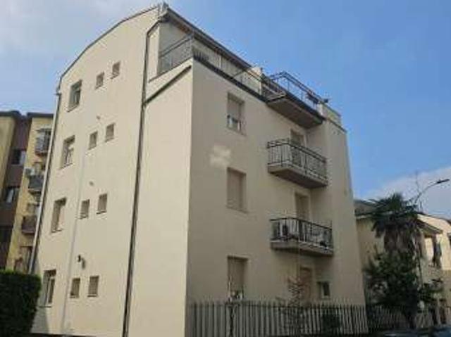 Bilocale arredato con terrazzo Centro