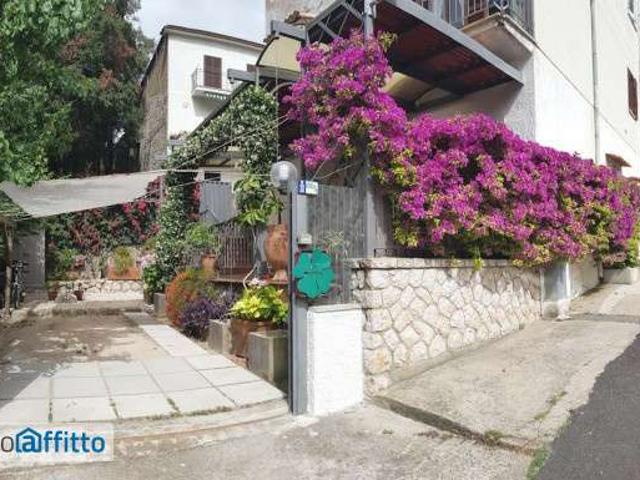 Bilocale arredato con terrazzo Centro