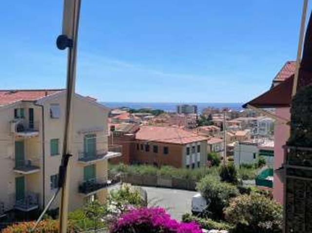 Bilocale arredato con terrazzo Centro