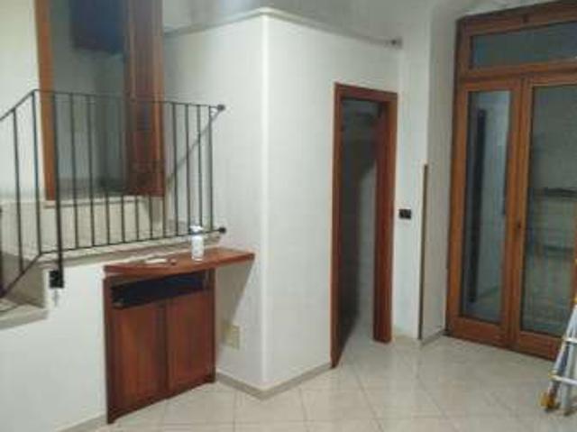 Bilocale arredato con terrazzo Centro