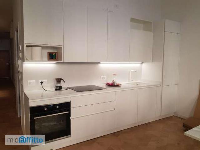 Bilocale arredato con terrazzo Centro