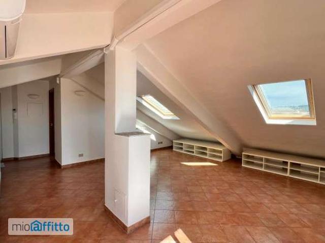 Bilocale arredato con terrazzo Centro