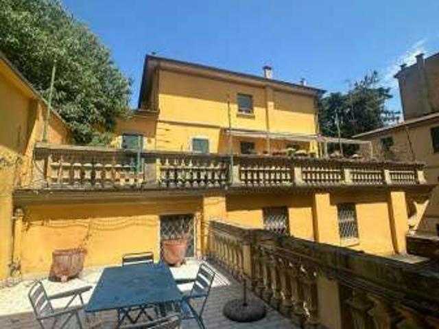 Bilocale arredato con terrazzo Centro
