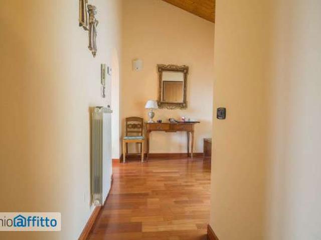 Bilocale arredato con terrazzo Centro