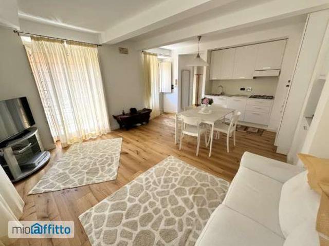 Bilocale arredato con terrazzo Centro