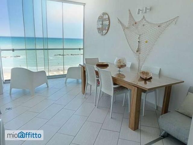 Bilocale arredato con terrazzo Centro