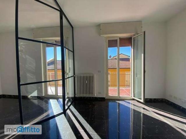 Bilocale arredato con terrazzo Centro