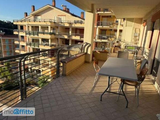 Bilocale arredato con terrazzo Centro