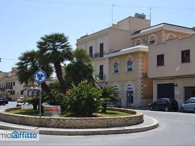 Bilocale arredato con terrazzo Centro