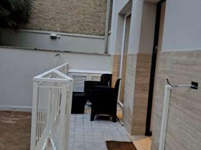 Bilocale arredato con terrazzo Centro