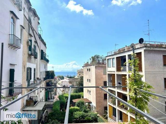 Bilocale arredato con terrazzo Chiaia