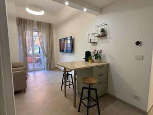 Bilocale arredato con terrazzo Appio latino, appia nuova, appio pignatelli, capannelle