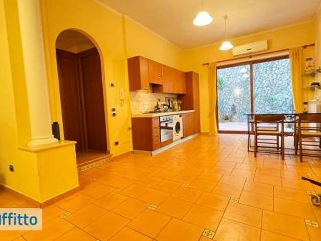 Bilocale arredato con terrazzo Arenella