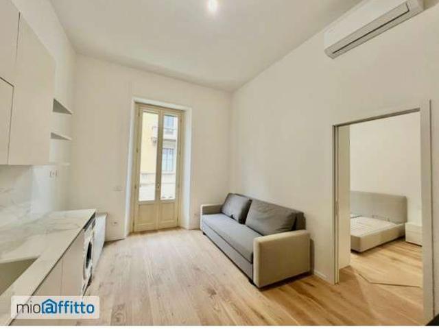 Bilocale arredato con terrazzo Bocconi, c.so italia, ticinese