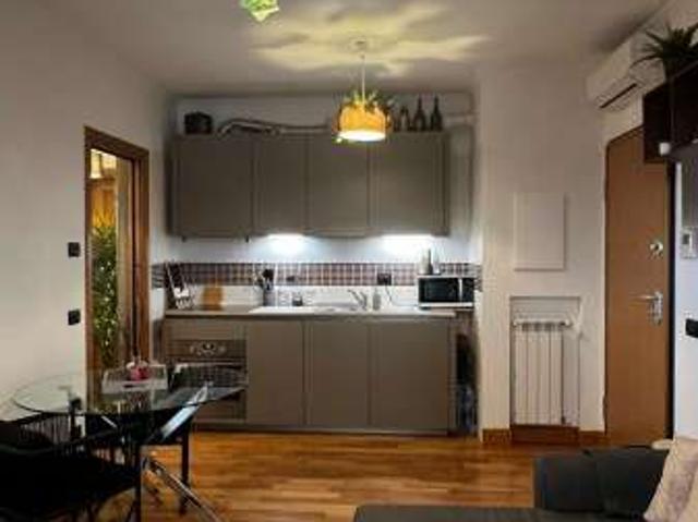 Bilocale arredato con terrazzo Eur, laurentino, checchignola, montagnola, fonte meravigliosa