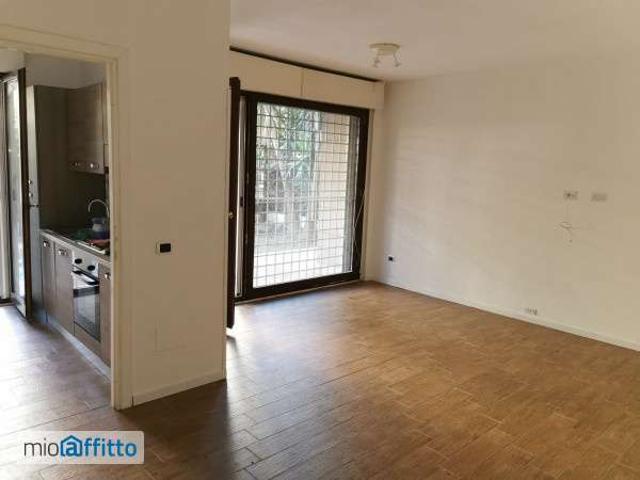 Bilocale arredato con terrazzo Eur, laurentino, checchignola, montagnola, fonte meravigliosa