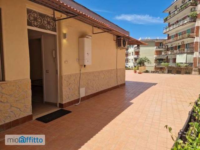 Bilocale arredato con terrazzo Fuorigrotta
