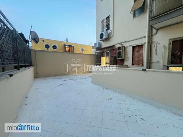 Bilocale arredato con terrazzo Fuorigrotta