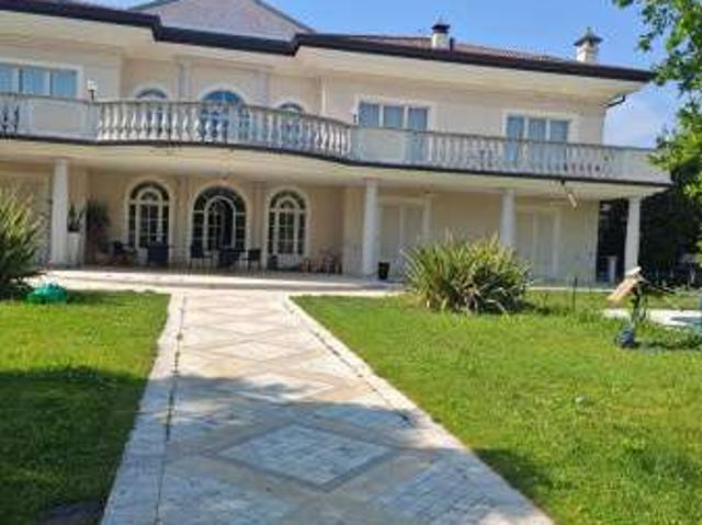 Bilocale arredato con terrazzo Molinetto