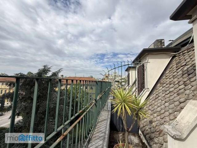 Bilocale arredato con terrazzo Milano