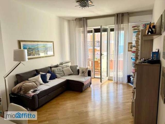 Bilocale arredato con terrazzo Nervi quinto al mare