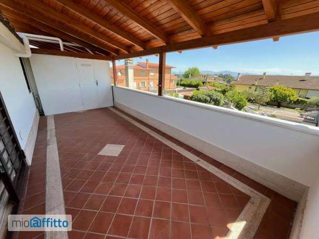 Bilocale arredato con terrazzo Saxarubra, labaro, prima porta