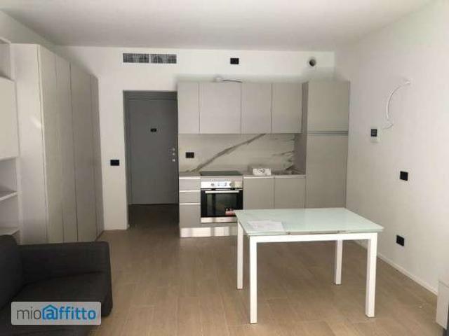 Bilocale arredato con terrazzo P.ta genova, romolo, solari