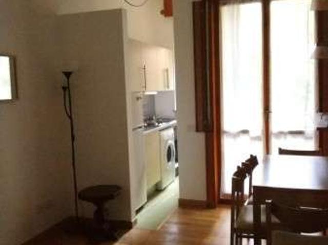 Bilocale arredato con terrazzo P.ta genova, romolo, solari