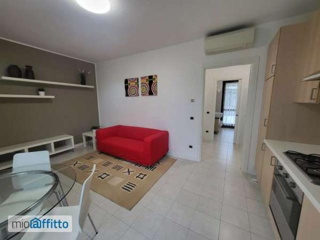 Bilocale arredato con terrazzo Peep/farnesiana