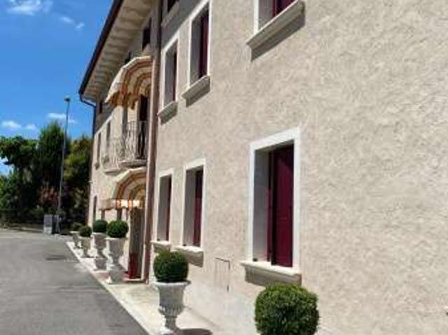 Bilocale arredato con terrazzo Valeggio Sul Mincio