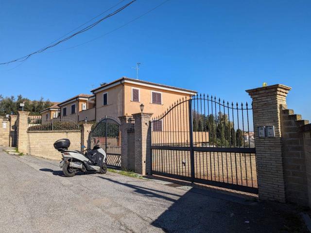 BILOCALE ARREDATO IN VIA DELLA MAGLIANELLA, TRA AURELIA E BOCCEA