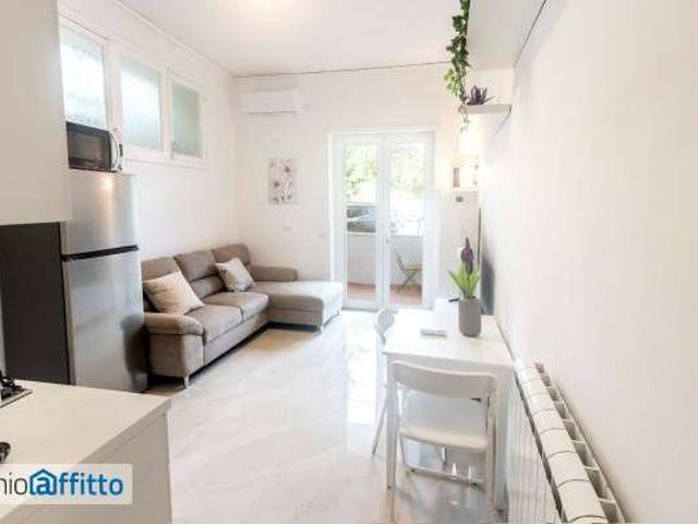 Bilocale arredato Napoli