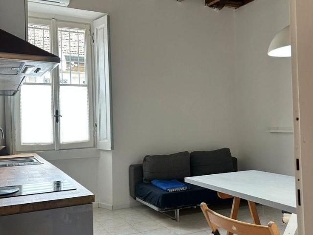 Bilocale arredato su M1 700euro