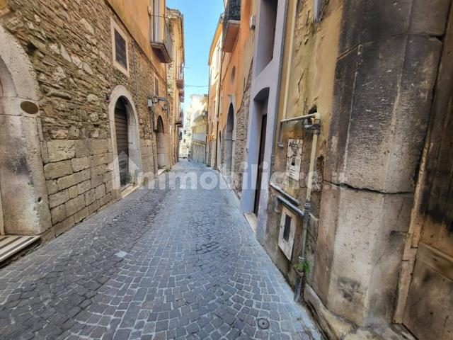 Bilocale buono stato, primo piano, Centro Storico, Benevento