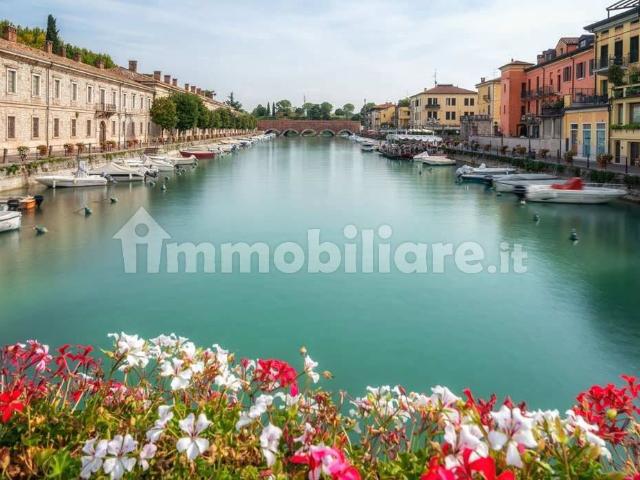 Bilocale buono stato, primo piano, Centro, Peschiera del Garda
