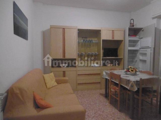 Bilocale buono stato, quarto piano, Centro, San Bartolomeo al Mare