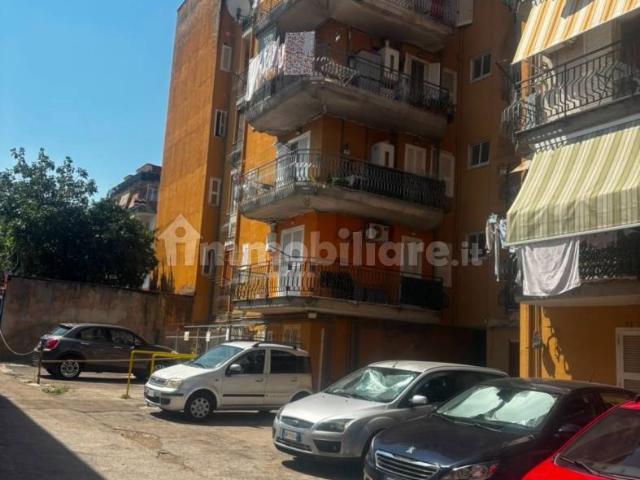 Bilocale buono stato, quinto piano, Centro, Casalnuovo di Napoli