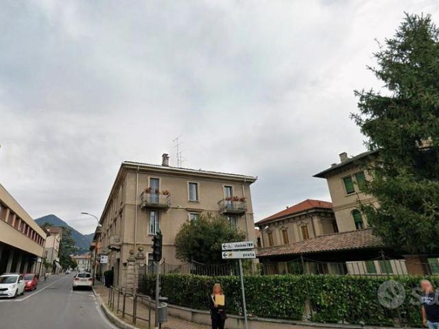 Bilocale con balcone a Erba libero