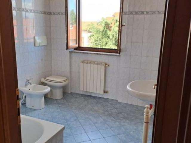 Bilocale con balcone libero da subito GORLA MINORE
