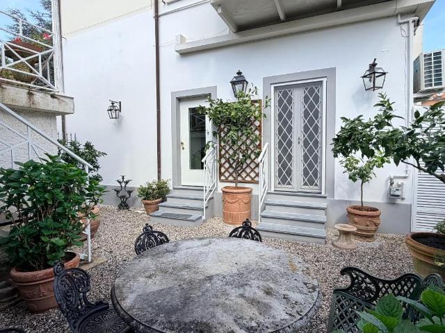 Bilocale con giardino, Pietrasanta capriglia