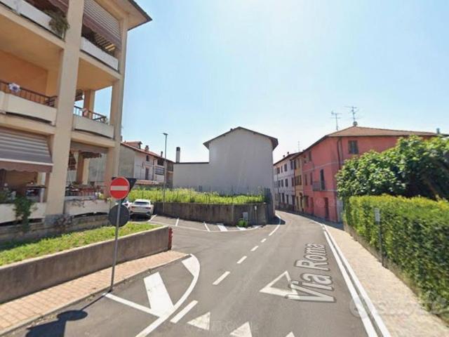 Bilocale con posto auto e cantina solbiate