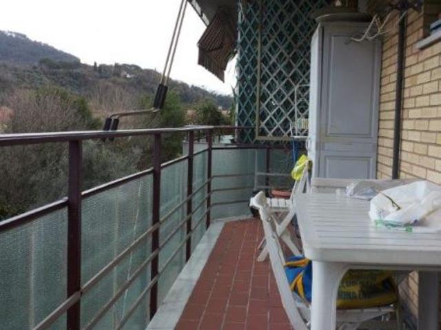 Bilocale con terrazzo a Massa