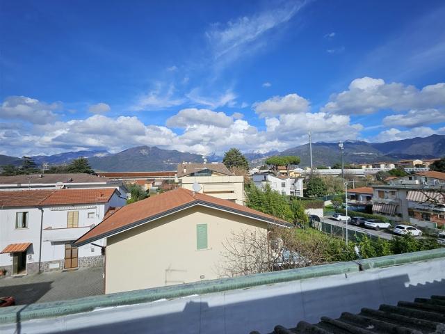 Bilocale con terrazzo a Massa