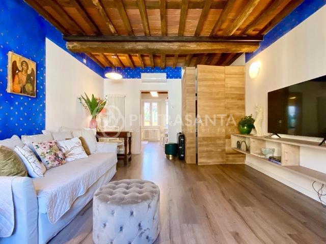 Bilocale con terrazzo a Pietrasanta