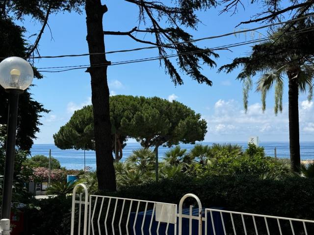 Bilocale con terrazzo in via pietralunga 4, San Remo