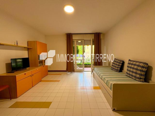 Bilocale con terrazzo, Massa marina di